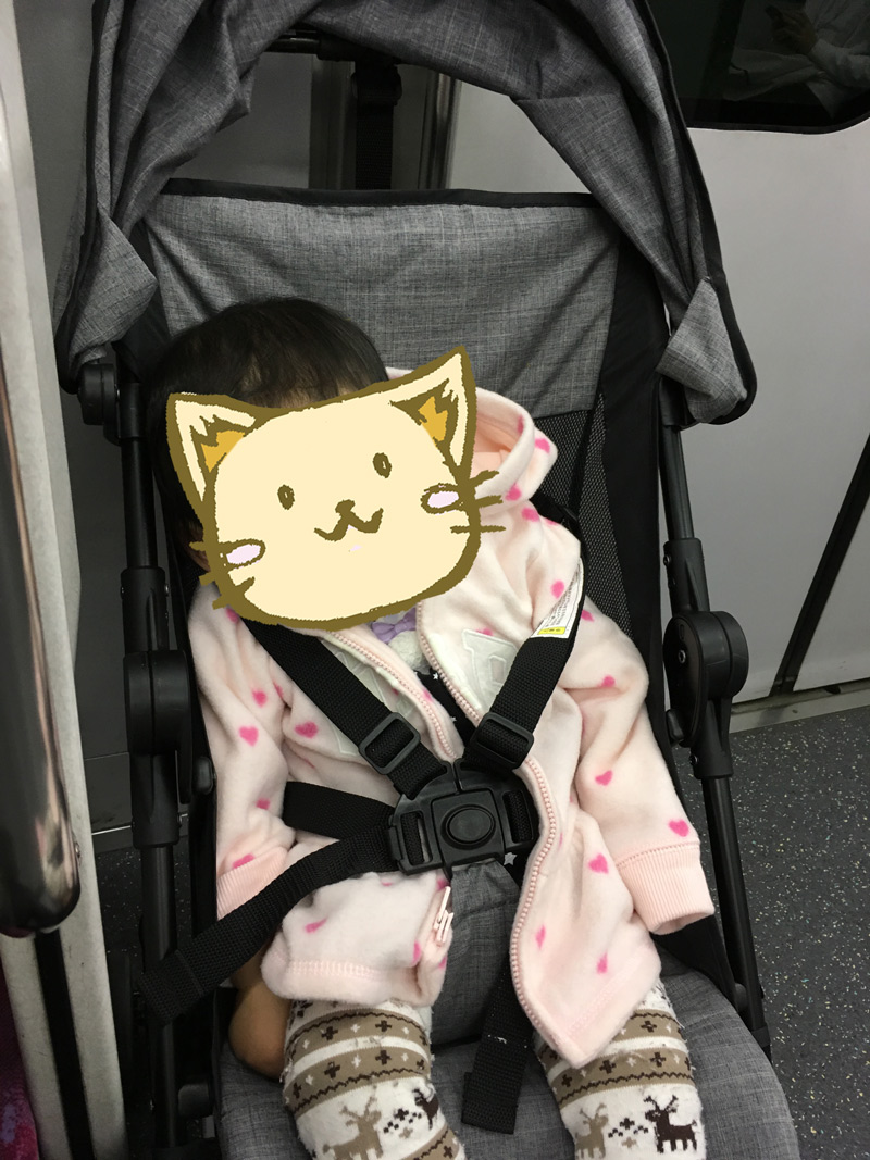 電車の中でベビーカー