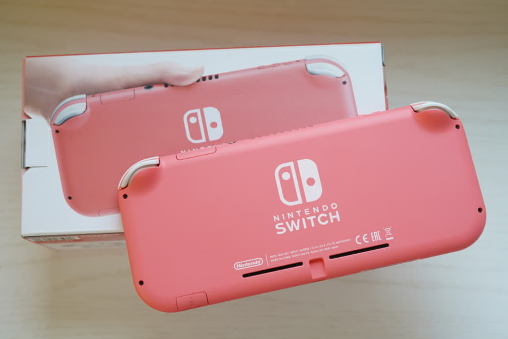 switchコーラルを箱の色と比較